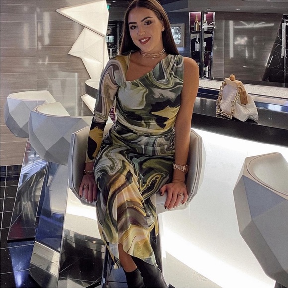 ZARA Bloggers Fav Skirt - Picture 3 of 15